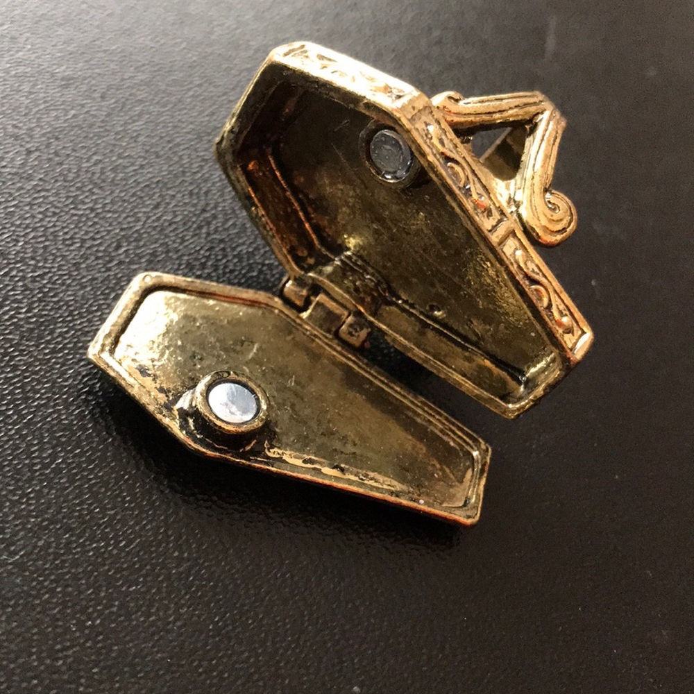 Coffin Ring - Picture 2 of 3